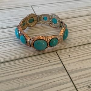 Turquoise 2 toned metal bracelet elastic